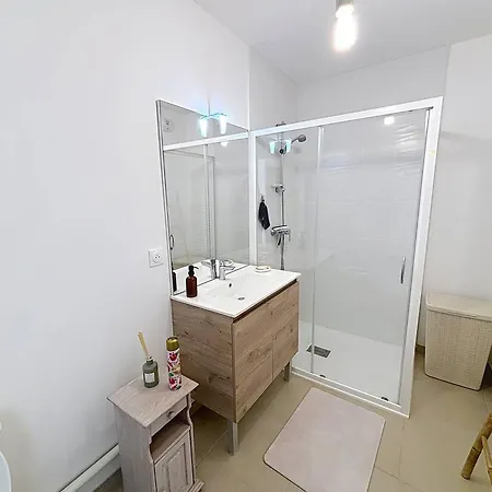 Proche Avec Balcon Et Parking Prive - Fr-1-465-123 דירה *