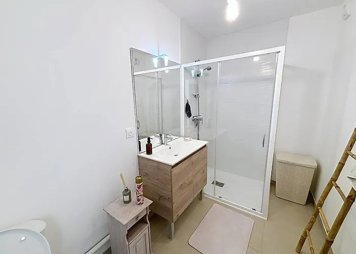 Proche Avec Balcon Et Parking Prive - Fr-1-465-123 Apartment *