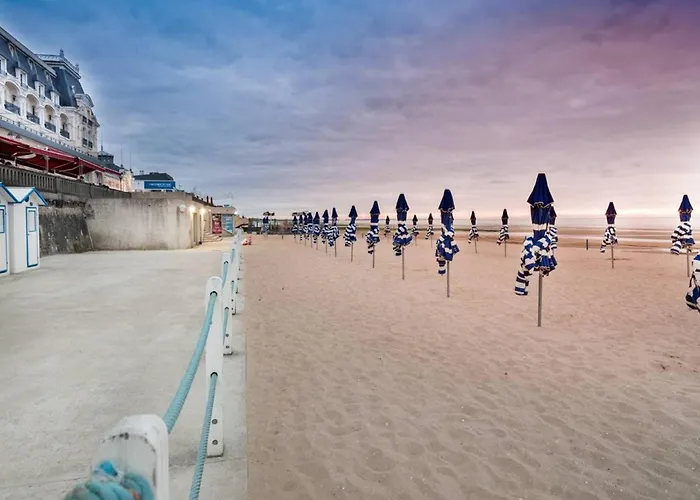 Proche Avec Balcon Et Parking Prive - Fr-1-465-123 * Cabourg