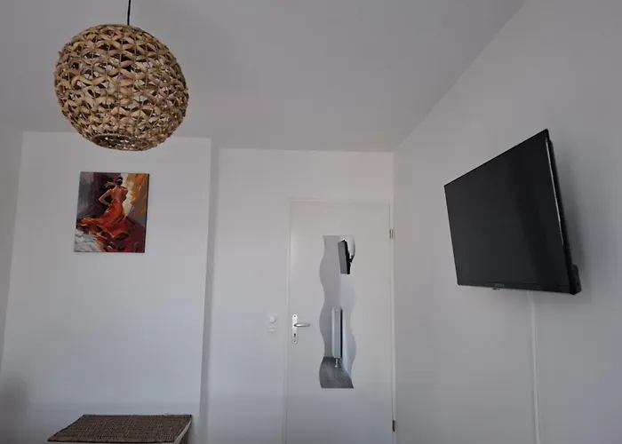 Apartment Proche Avec Balcon Et Parking Prive - Fr-1-465-123